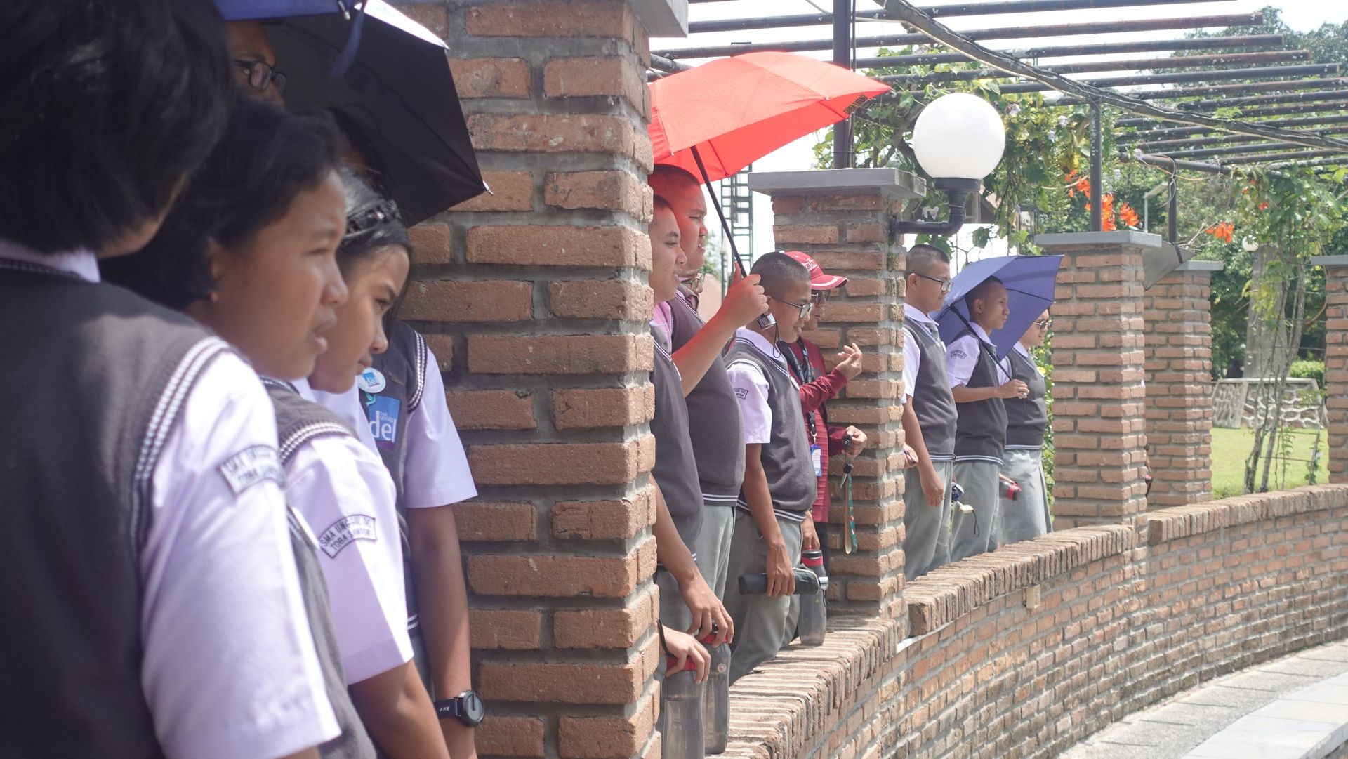 Sekolah diluar - Diluar Sekolah
